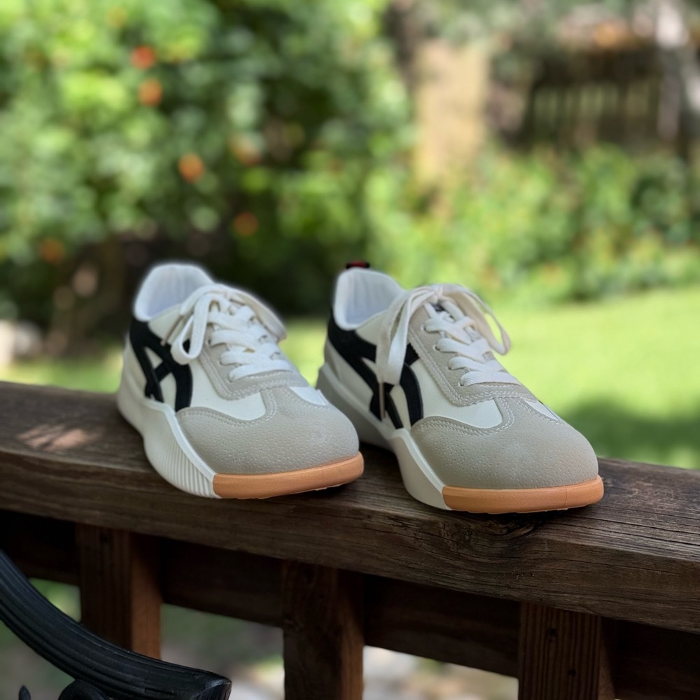NWT Universal Black and White Low-Top Sneakers